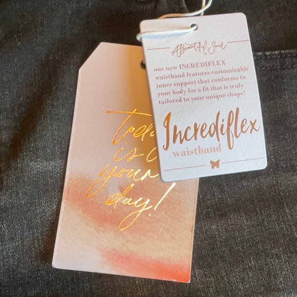 A Beautiful Soul Black Wash 5” High Rise Jean Short Size 18, NWT - Picture 11 of 15